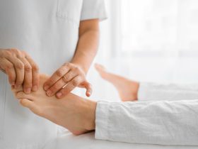 osteopathist treating